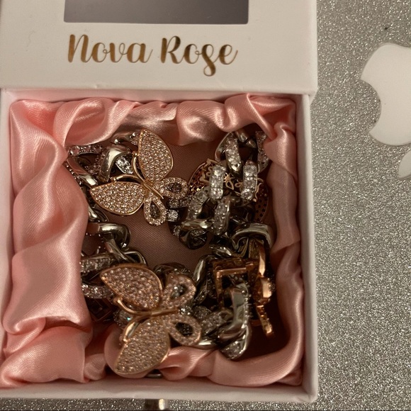 🌸Nova Rose “Butterfly Dreams” Necklace🌸 - Picture 3 of 5